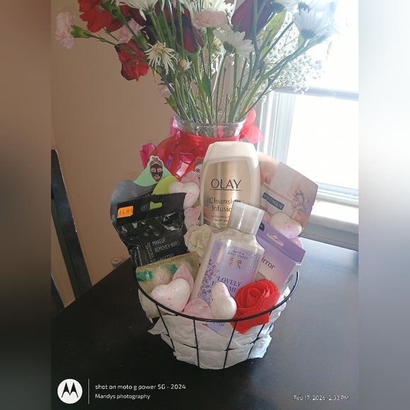 OLAY Other - Women's luxury spa bath & Body Works lovely dreamer custom basket
